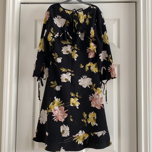 Suzy Shier Floral Dress (Size S) - Picture 2 of 4